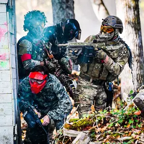 enfants jouant au paintball chez Fanatic Paintball près de Bordeaux