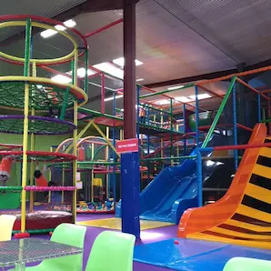 parc de jeux couvert Royal Kids Pessac pour une sortie avec les enfants en hiver