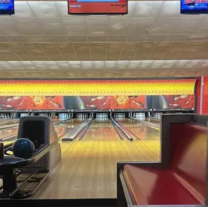 partie de bowling en famille chez KART System Bordeaux