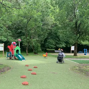 aire de jeux du Parc Cazalet à Pessac avec toboggan et balançoires