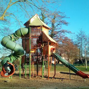 aire de jeux ombragée du Parc Razon à Pessac pour les enfants
