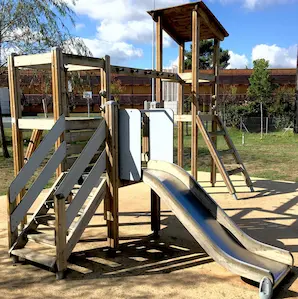 aire de jeux Allée du Basilic à Pessac avec toboggan