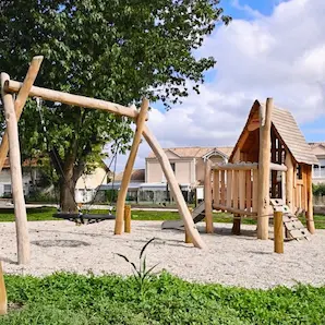 aire de jeux du Parc des Lavandières à Mérignac avec mur d’escalade