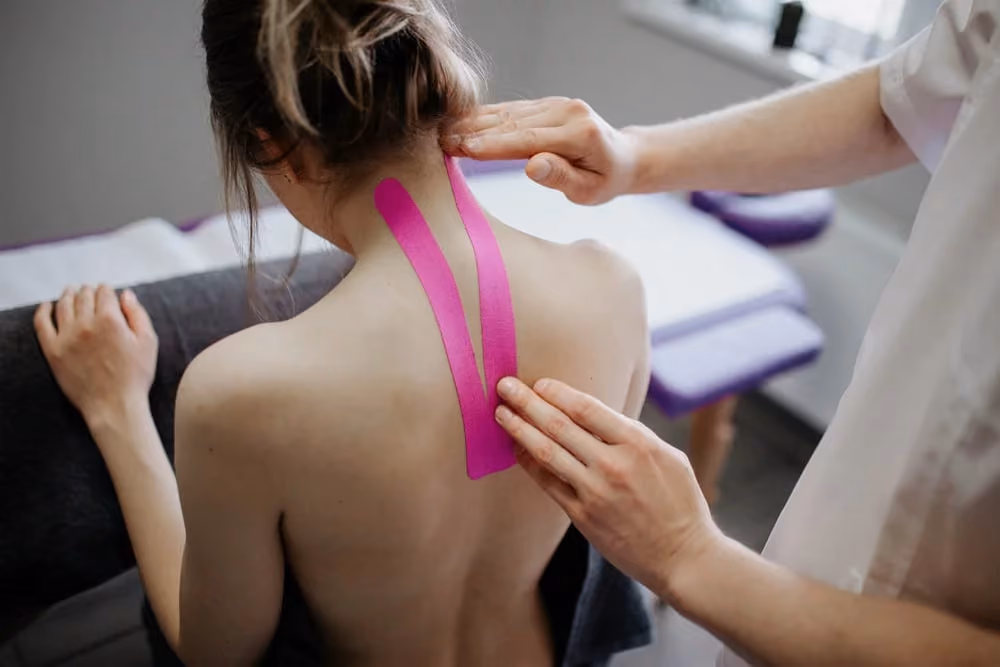 Mehr Leistung, weniger Verletzungsrisiko, Tapen wie die Profis in der Physiotherapie München TherapieWelt.