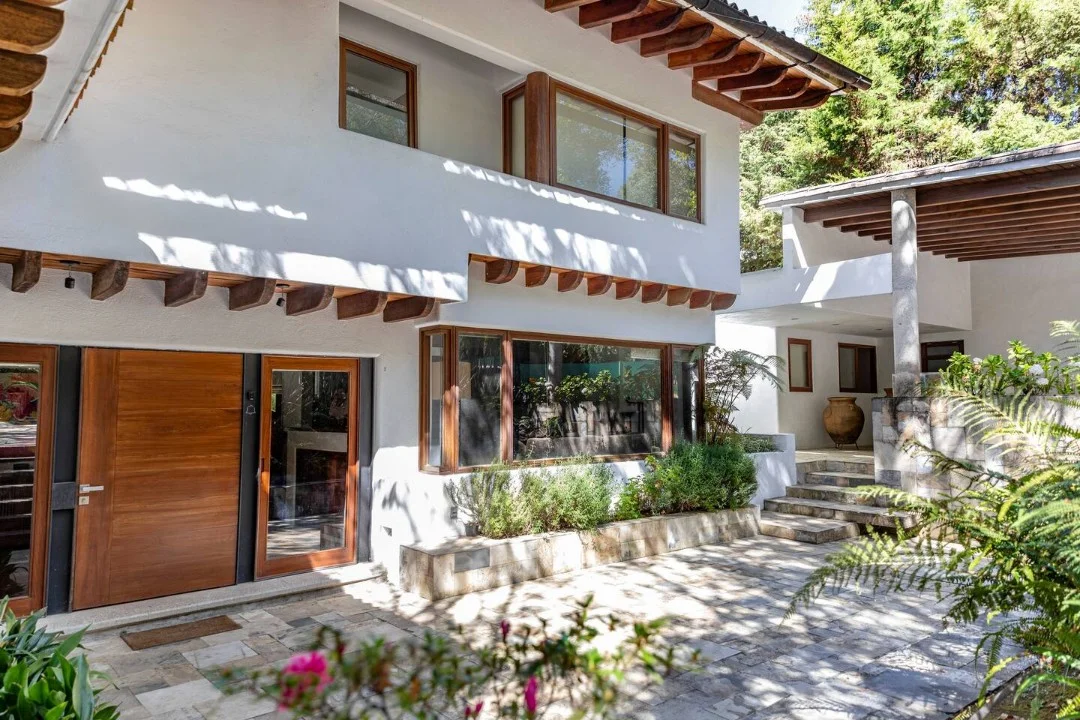 Casa en Rancho Avandaro con Jacuzzi, Jardín y 5BR — Valle de Bravo, CDMX