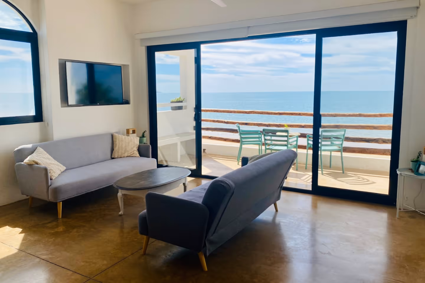 Amplio y frente al mar, ideal para familias de hasta 7 personas.