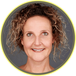 Portretfoto van Christel, medeoprichter van NEM Life – ontwikkelaar van de NEM Methode 123. Therapie zonder eindeloze gesprekken.