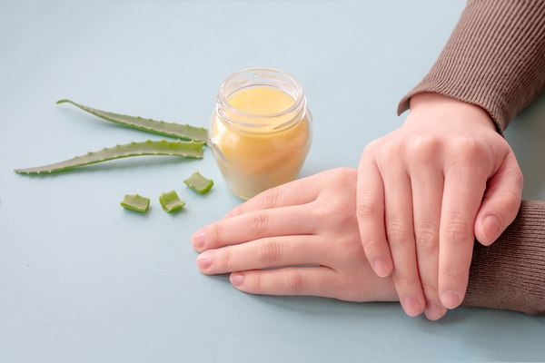 Aloe vera can be used to get soft hands naturally at home.