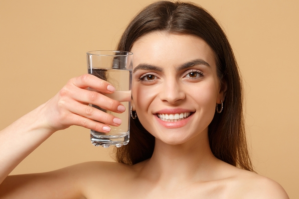 Water is a good remedy to remove deep forehead wrinkles.