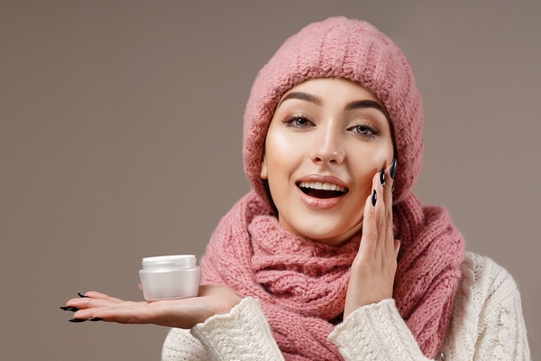 6 Ways to Take Care of Flaky Skin in Winter