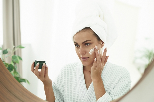 Moisturize your skin before going to bed