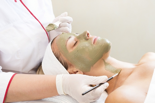 Lose neck fat with facial therapy