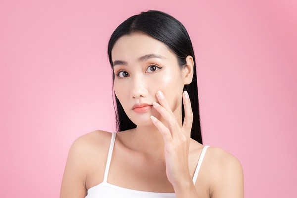 What Causes Oily Skin? 10 Reasons Why Your Skin Is So Oily