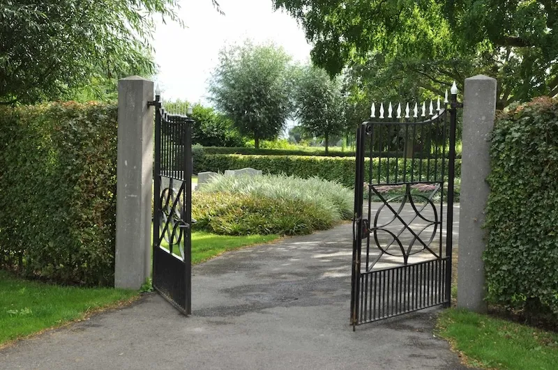 Ingang van begraafplaats van Begrafenisverzorging Dorst