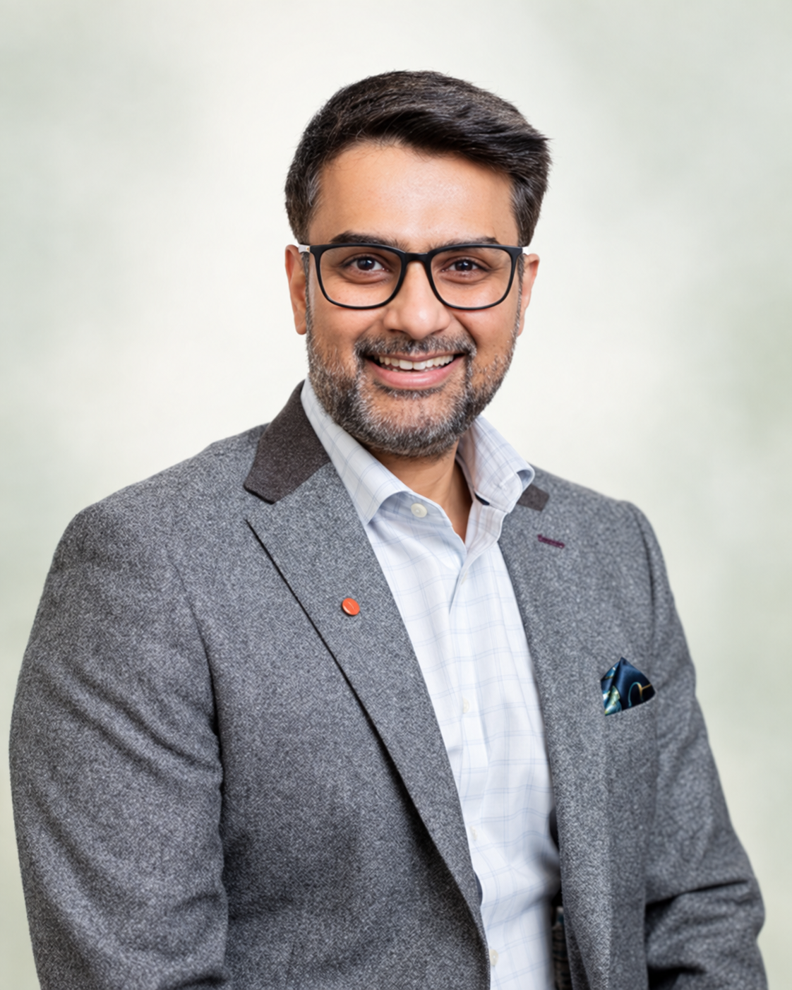 Dr Farhan Khalid, Consultant Oral and Maxillofacial Head and Neck Surgeon