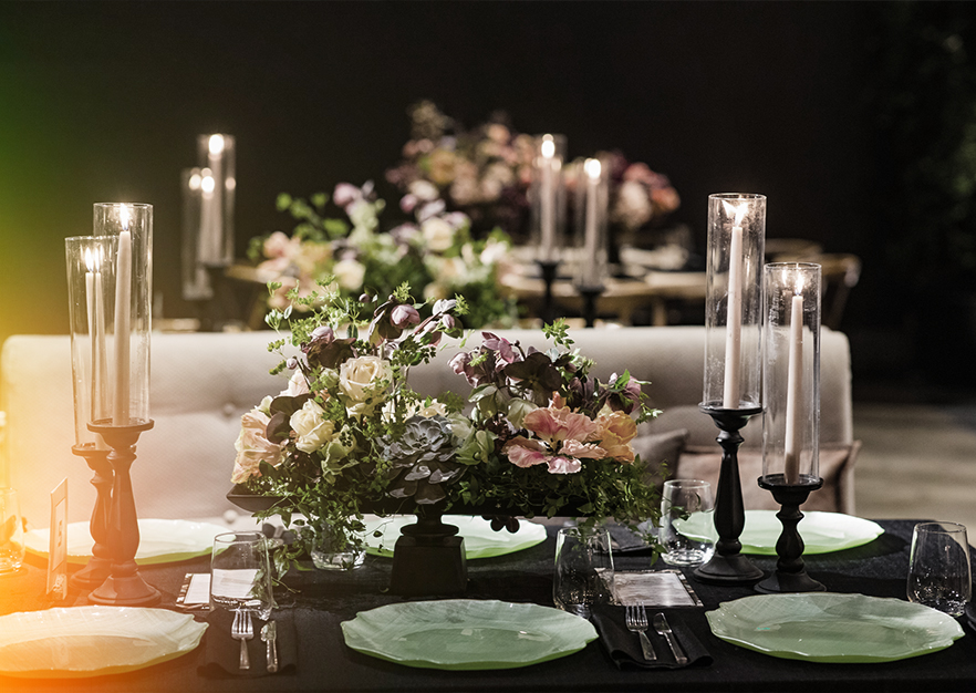 Elegant wedding table setup in Israel with flowers and candlelight