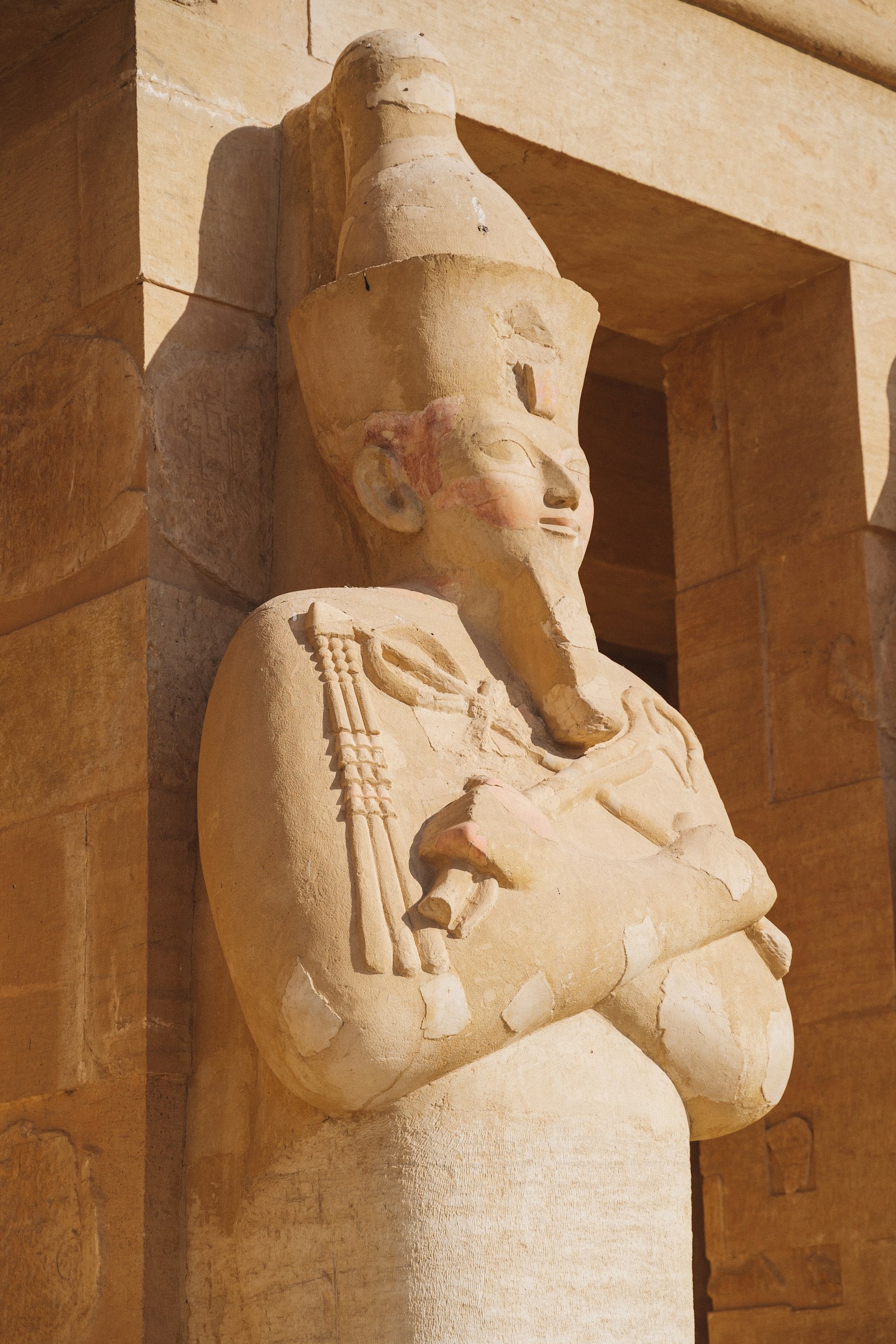 Pharaonische Statue im Luxor-Tempel