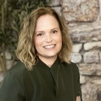 A portrait photo of registered massage therapist Jen Fox