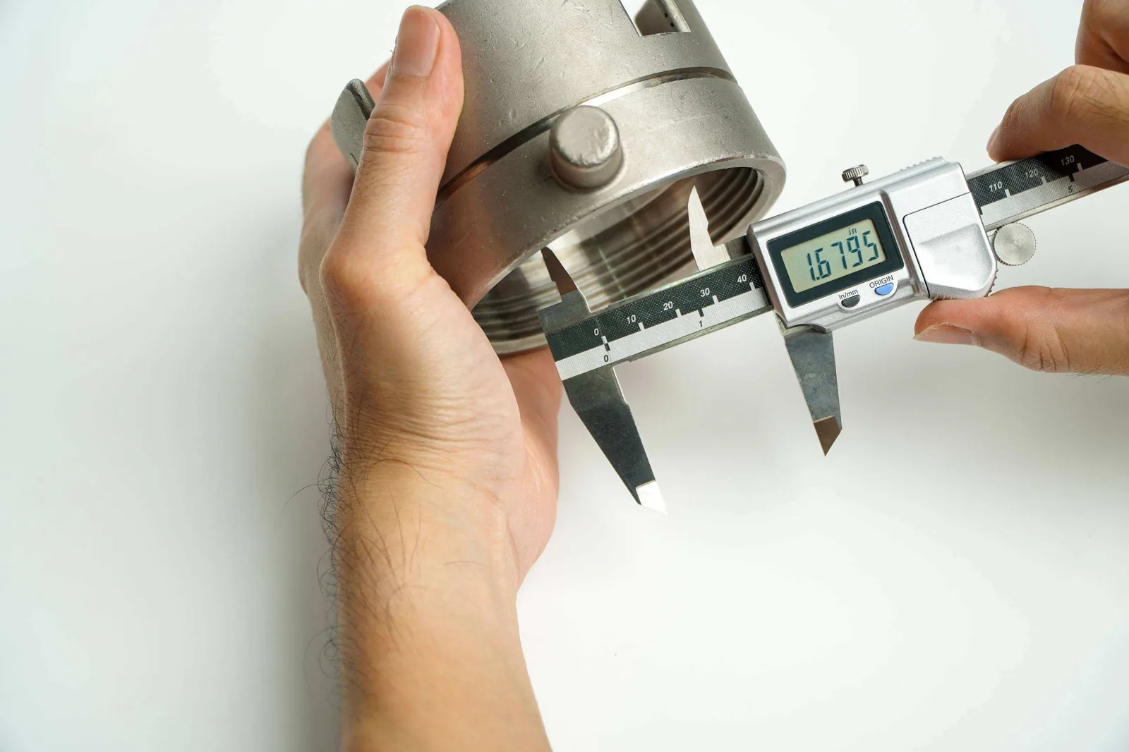 Caliper measuring component.