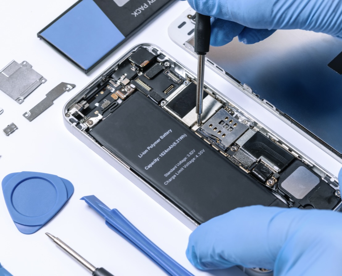 Ein Handy was repariert wird.