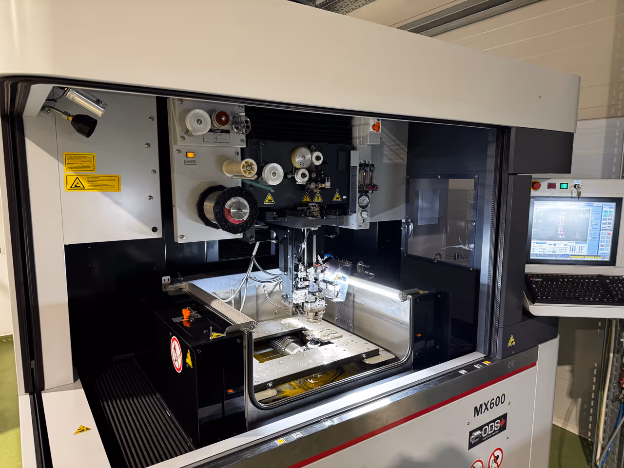 Huzalszikra forgácsolás