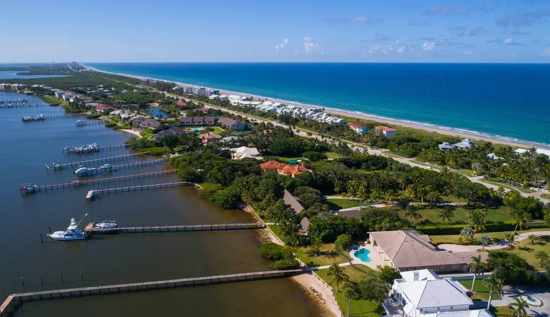 Luxury home builder in Manalapan, Florida creating bespoke coastal residences.