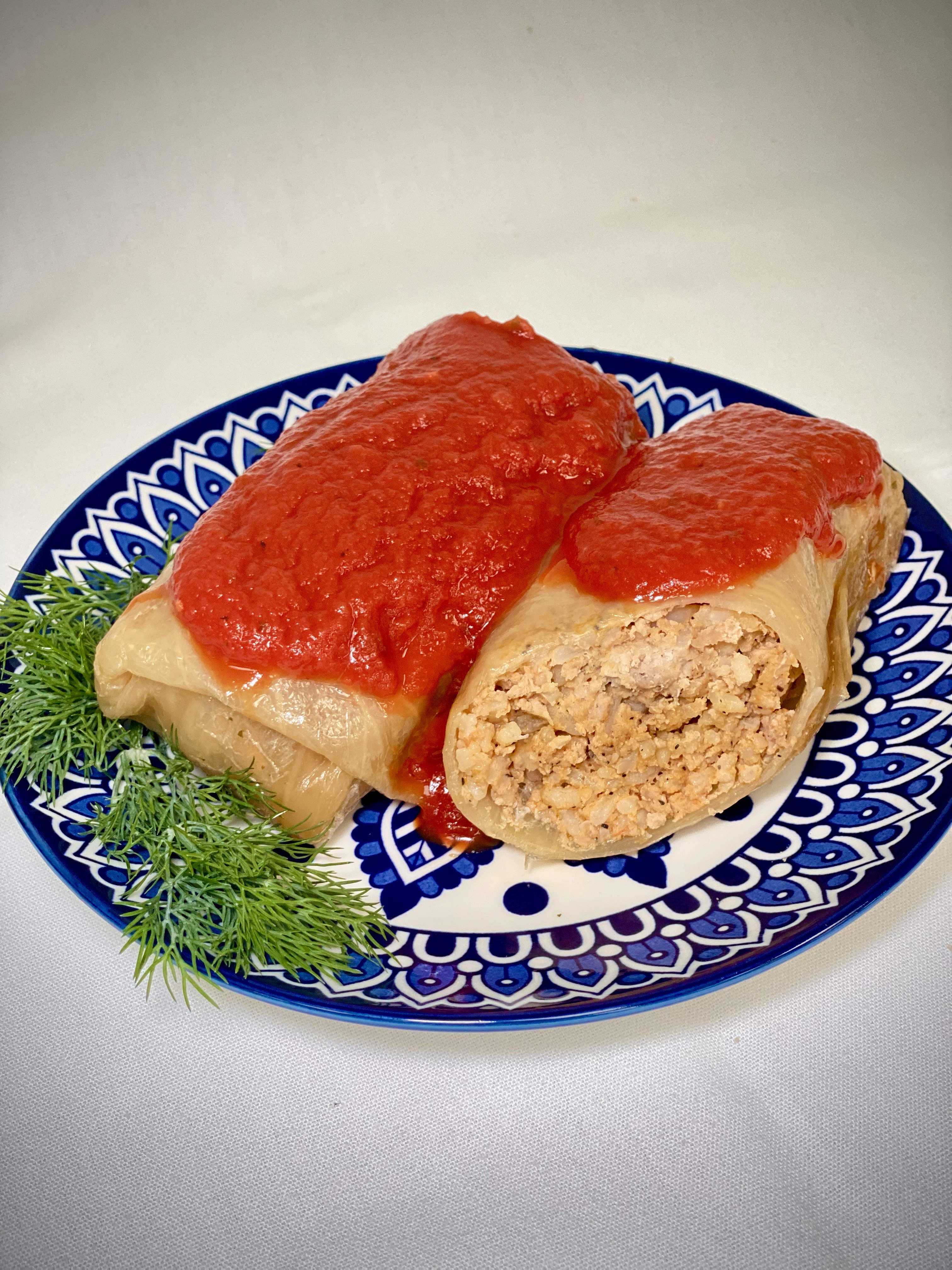 Sandwich and slice of lemons