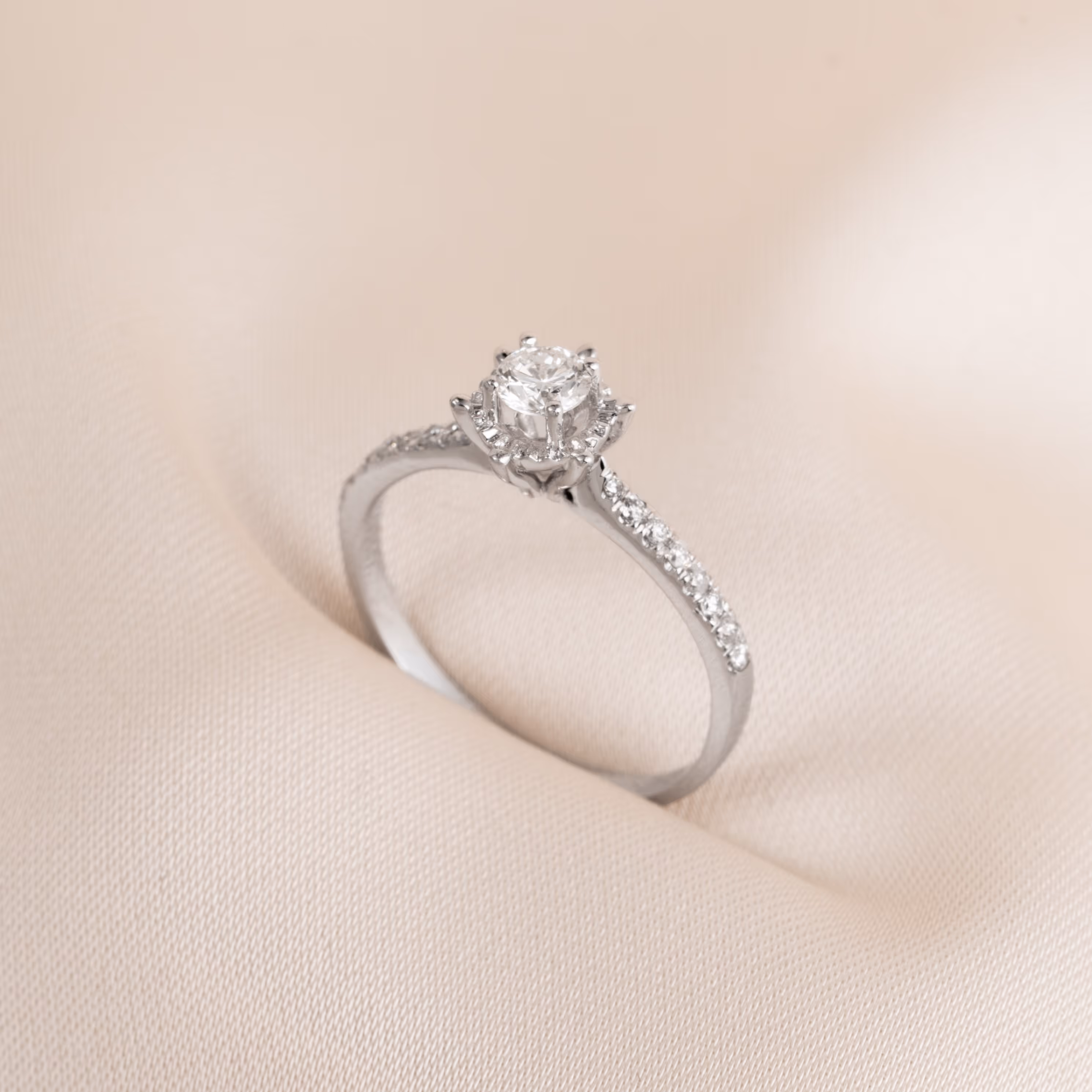 Tiny Calyx Kim Cương Tự Nhiên