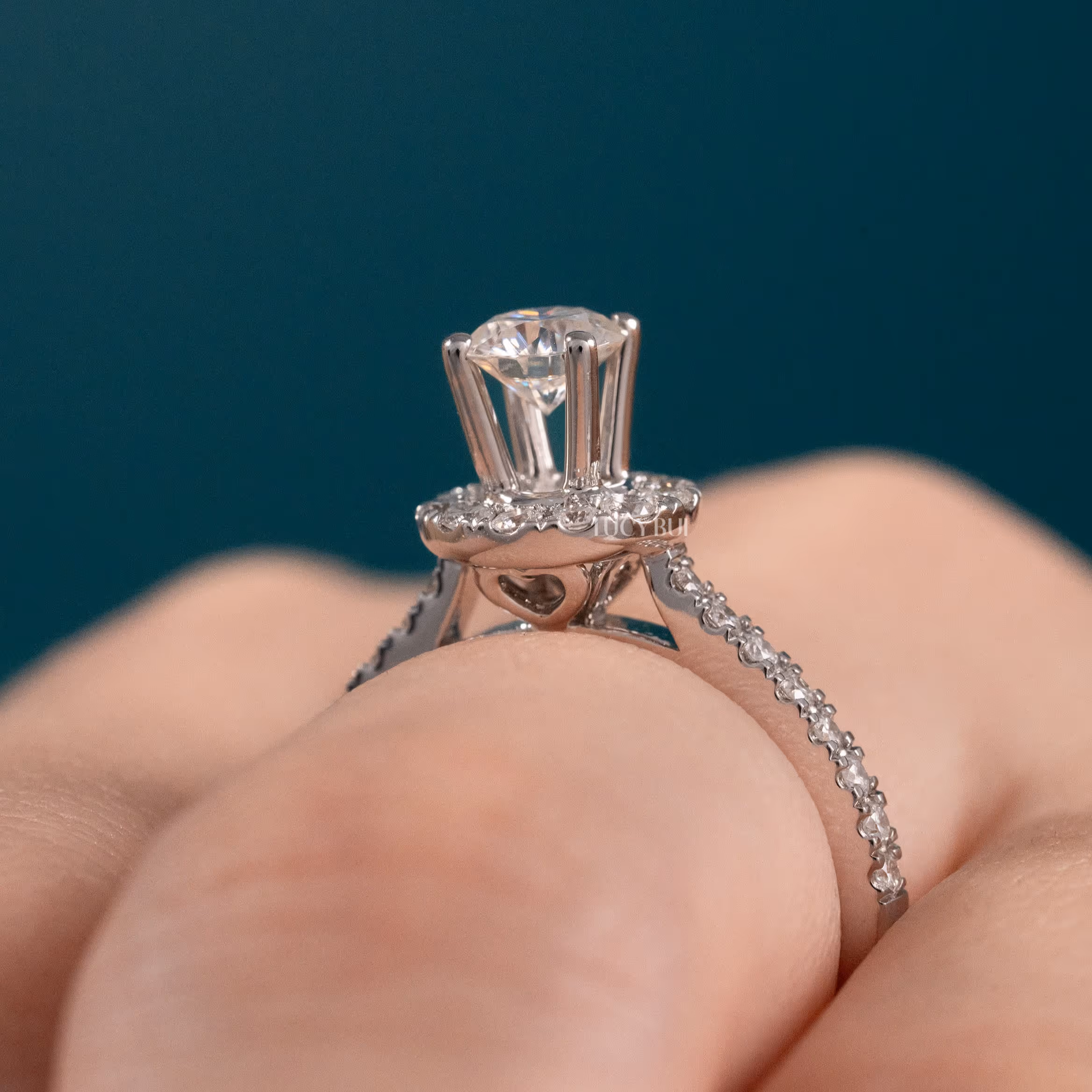 Towering Halo Kim Cương Tự Nhiên