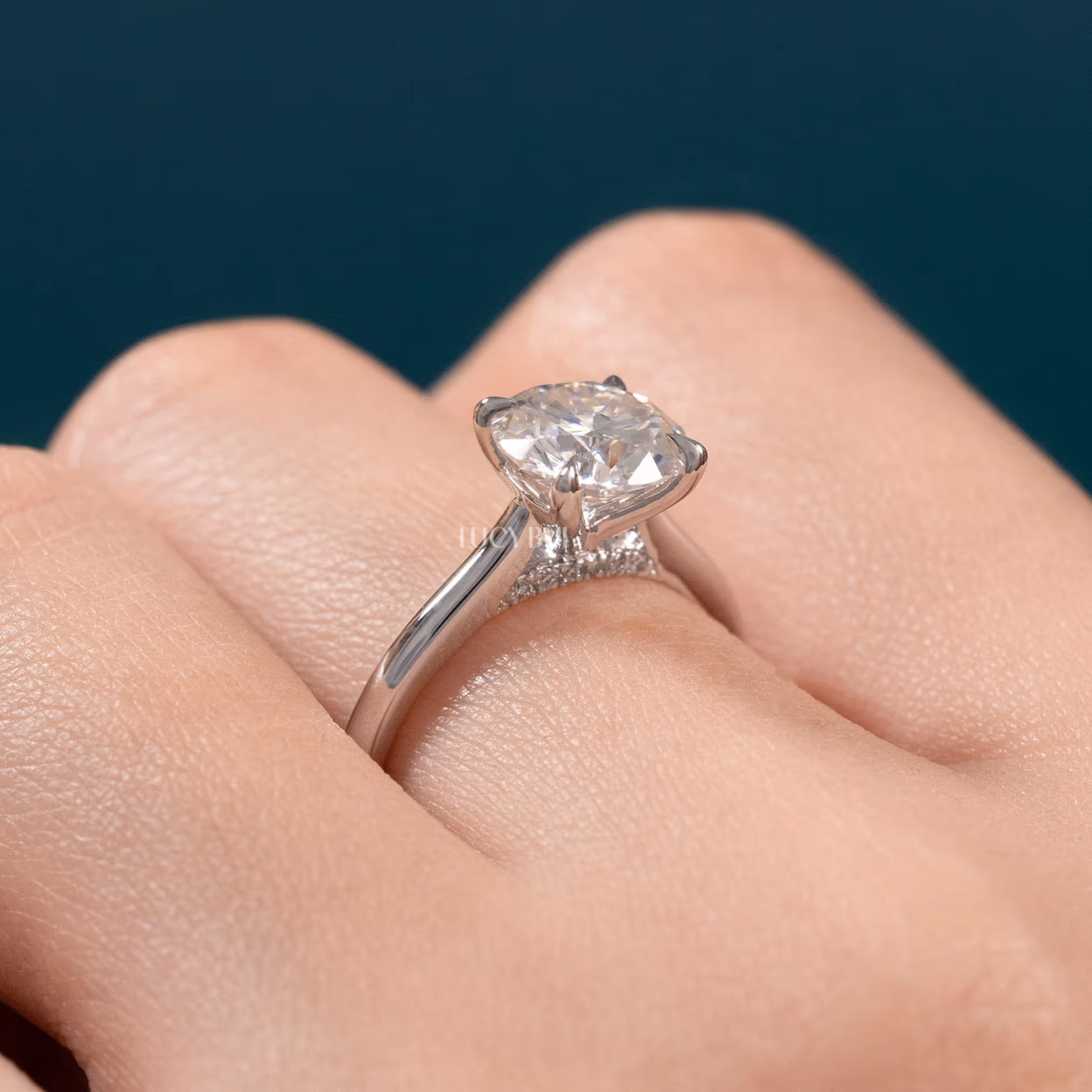 Cathedral Solitaire đá Moissanite