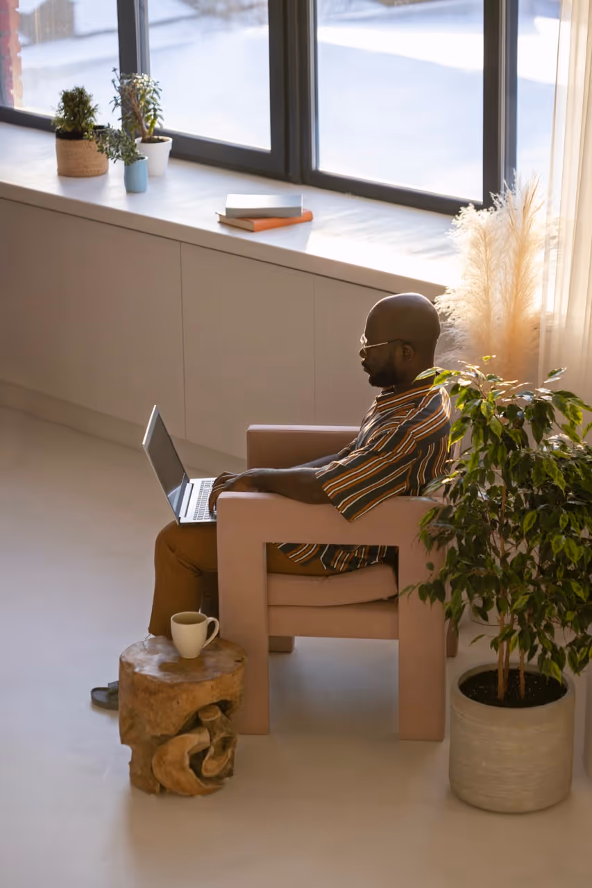working-from-home-ergonomic-workstation Large