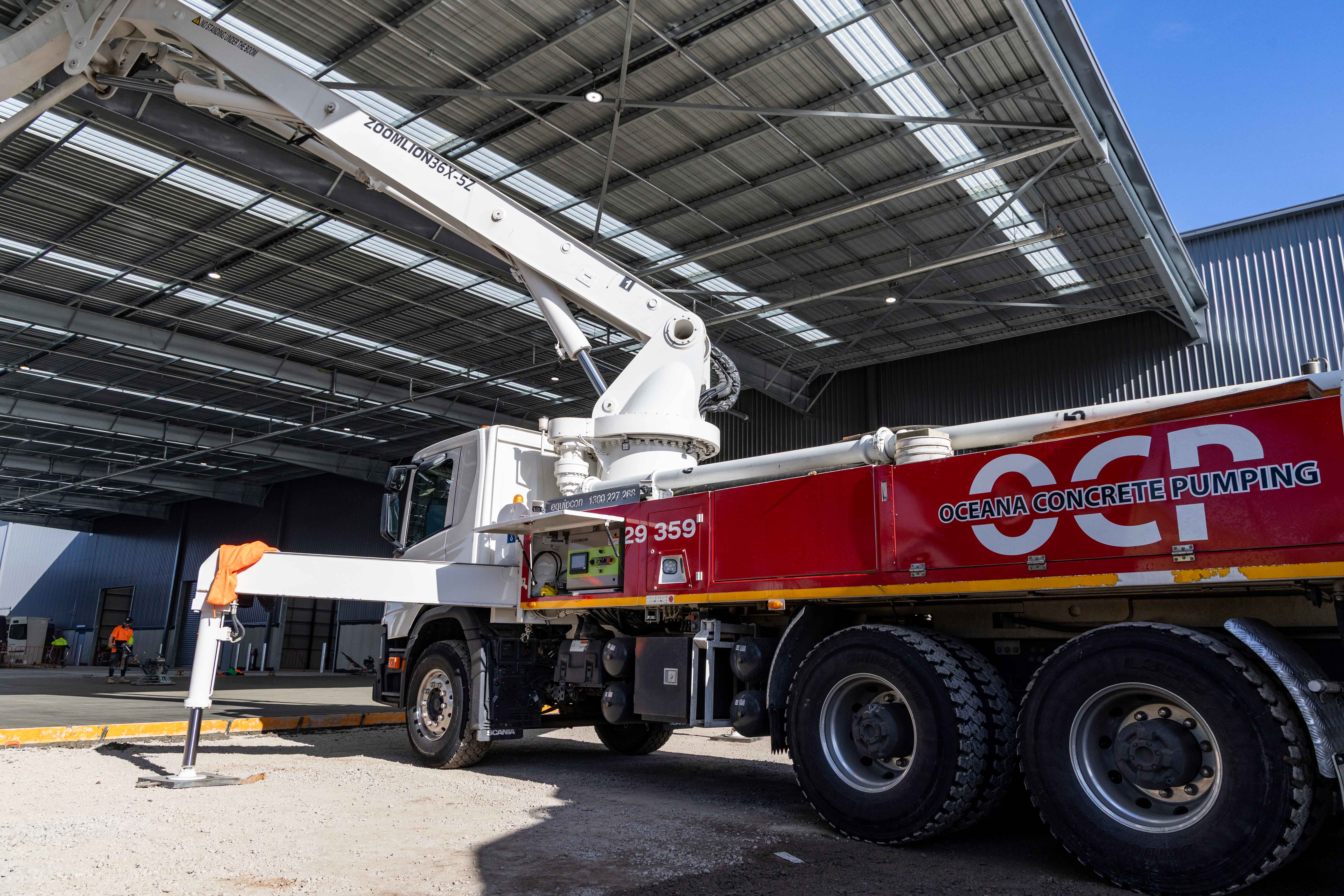 Oceana Concrete Pumping line pump truck on a Melbourne construction site with crew members on-site.
