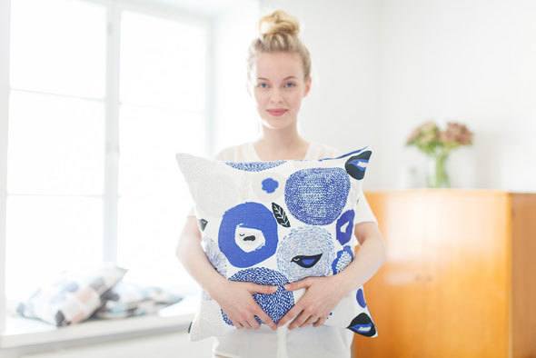 kauniste sunnuntai print pillow