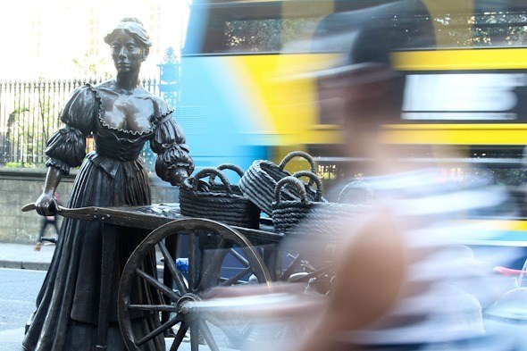 Molly Malone Statue in Dublin I @SatuVW I Destination Unknown