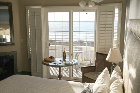 Sand Pebbles Inn King Oceanview Room