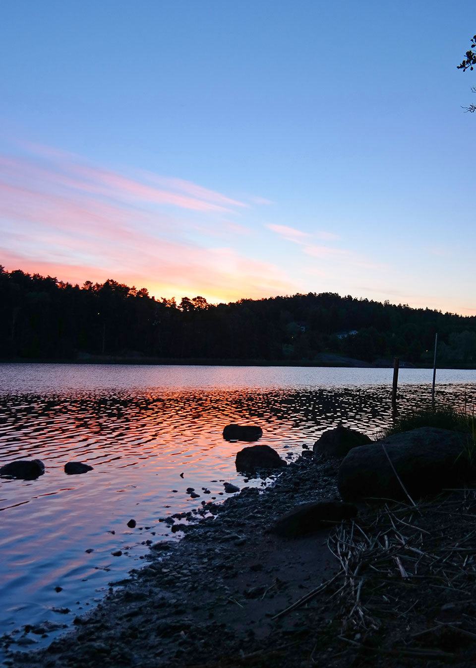 nightless night in Finland - the famous midnight sun. Travel photo by Katja Presnal | @skimbaco