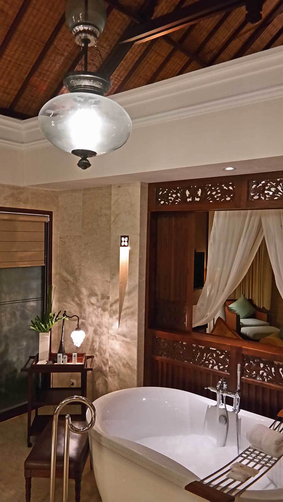 st-regis-strand-villa-bathroom-photos