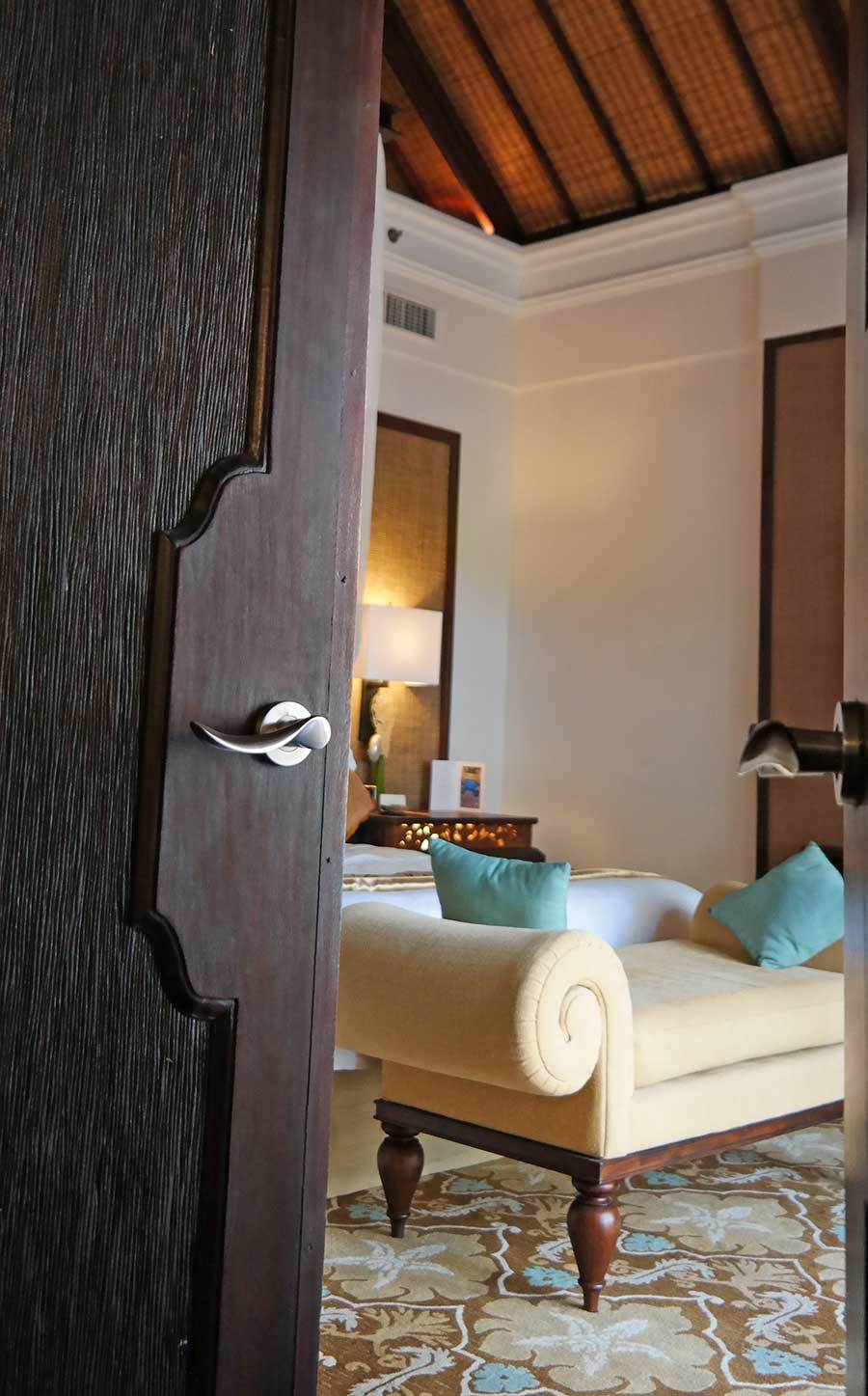 st-regis-bedroom-in-villa