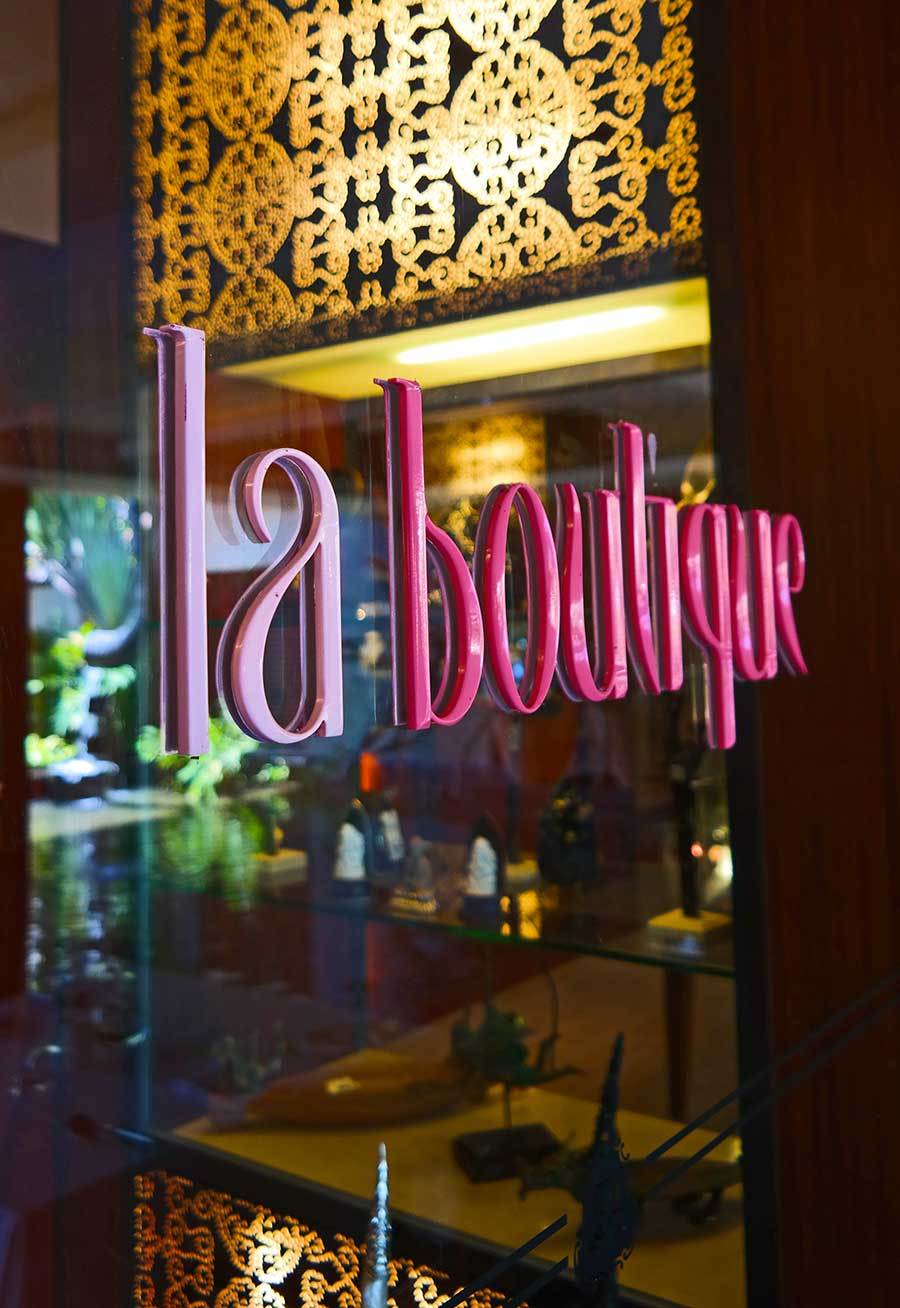 shopping-at-st-regis-bali