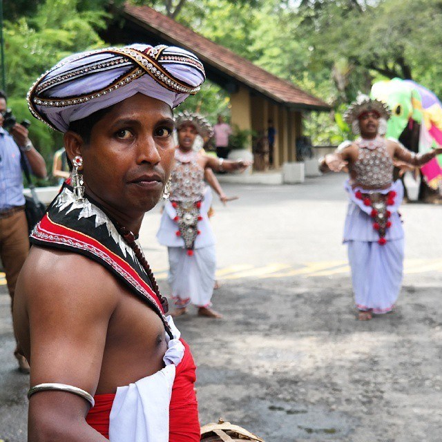 sri lanka welcome dancers