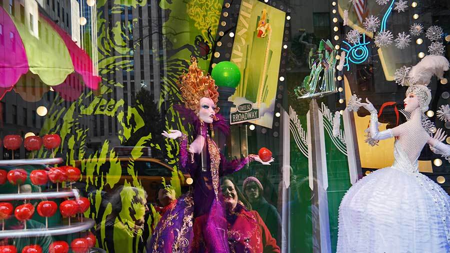 snow-white-christmas-window-saks