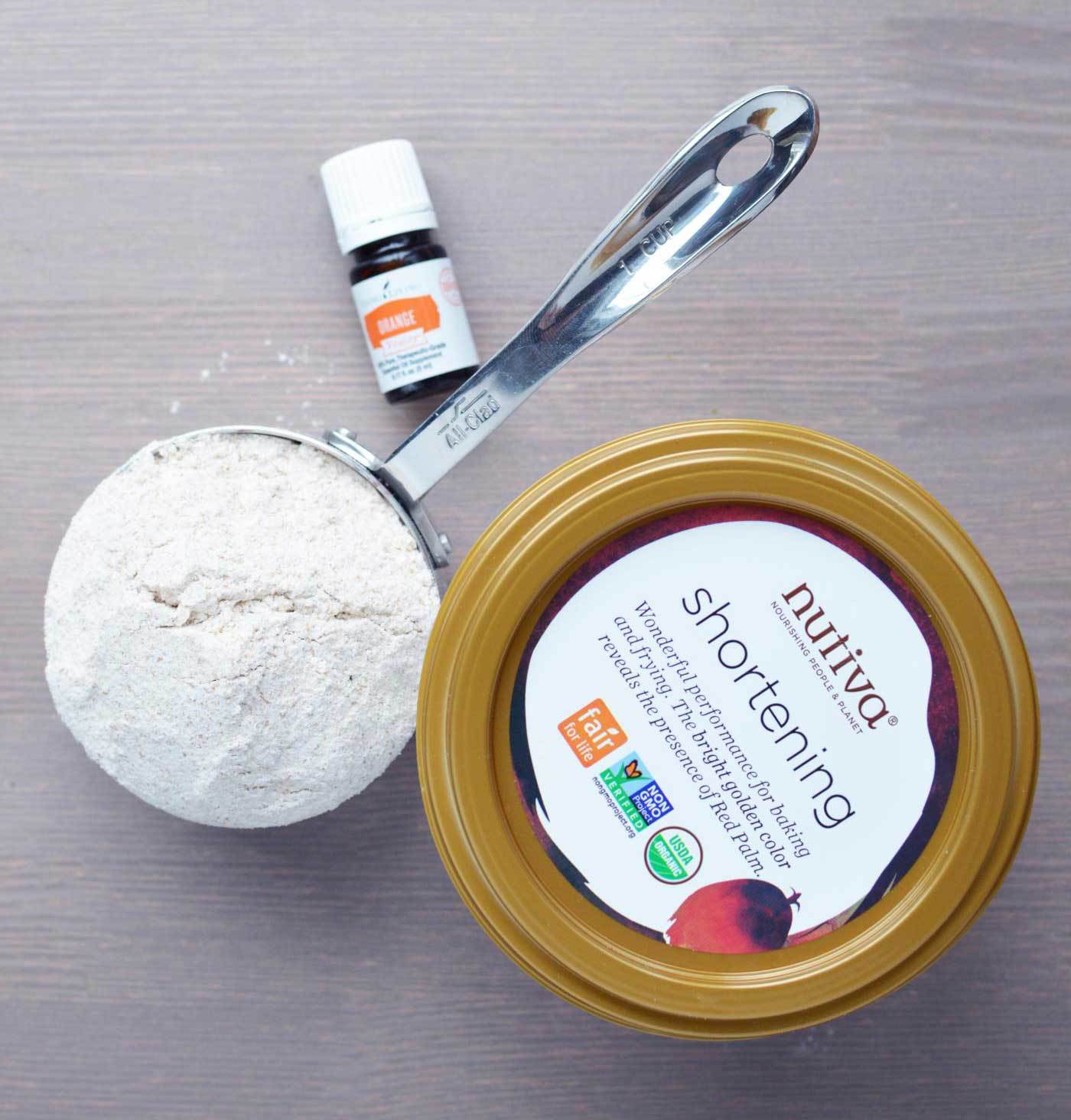 Vegan Shortbread with Young Living Orange Vitality essentil oil via @skimbaco 