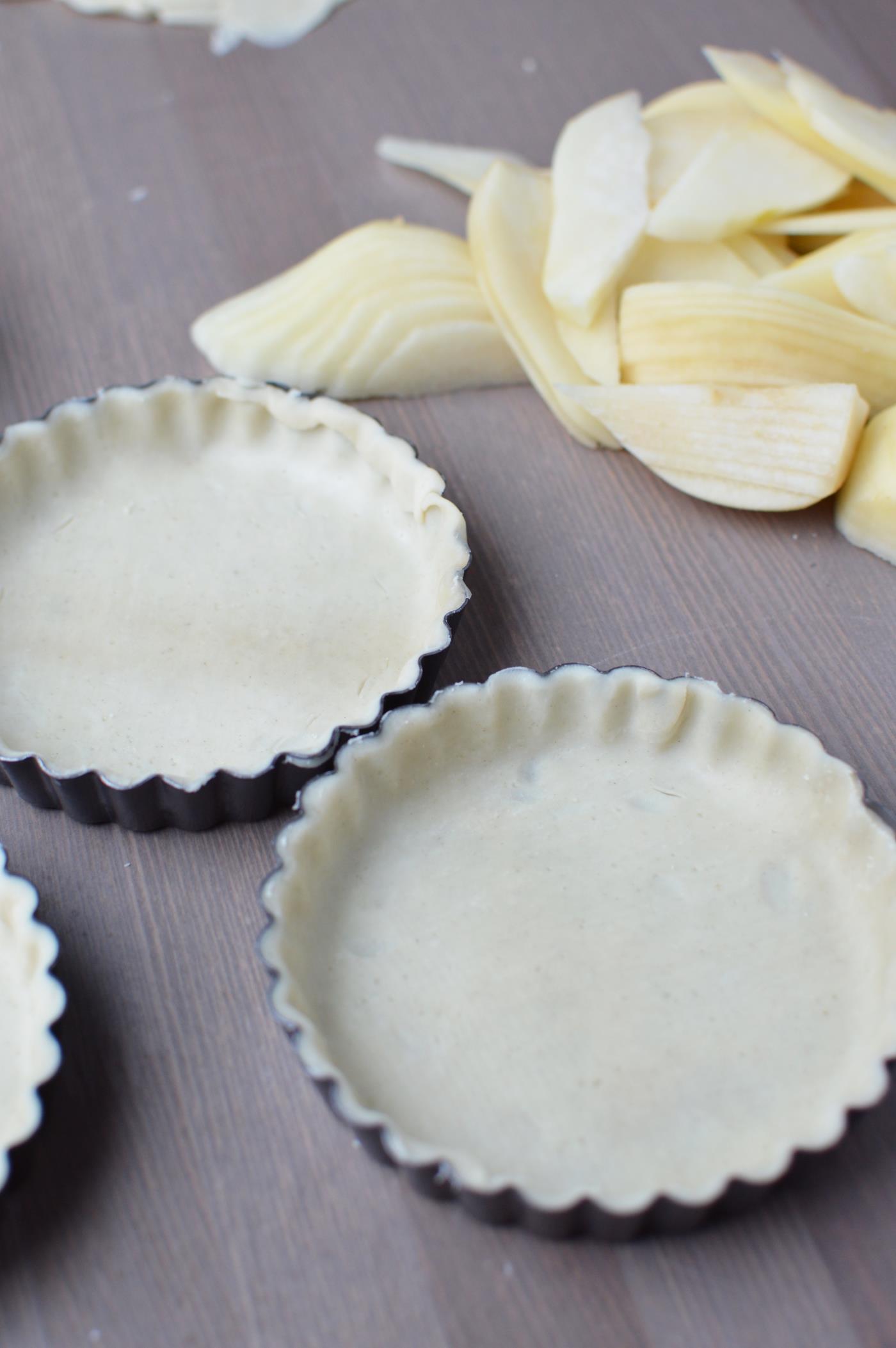 How to make lavender pear tarts