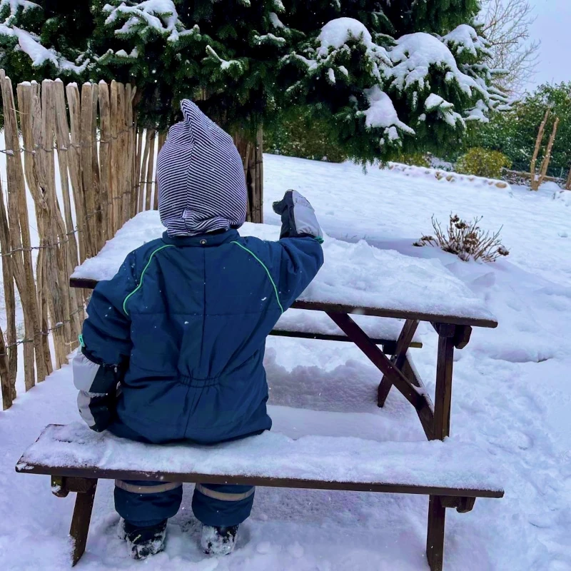 Kind im Schnee Seevetal Ramelsloh Kinderbetreuung