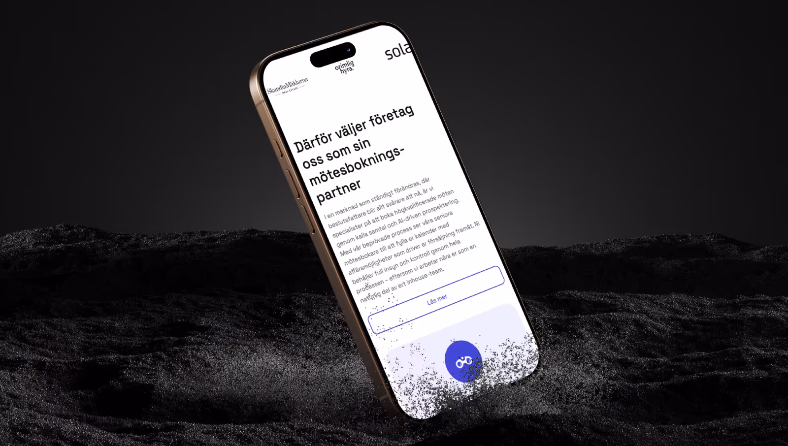 Mockup av iPhone som visar P94 Groups hemsida