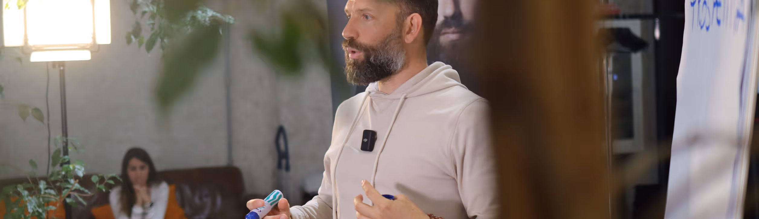 Angelo Vaira si rivolge ad un pubblico