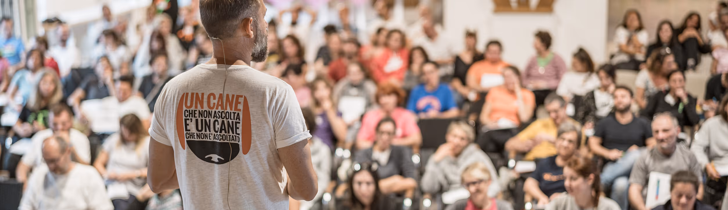 Angelo Vaira parla ad una platea