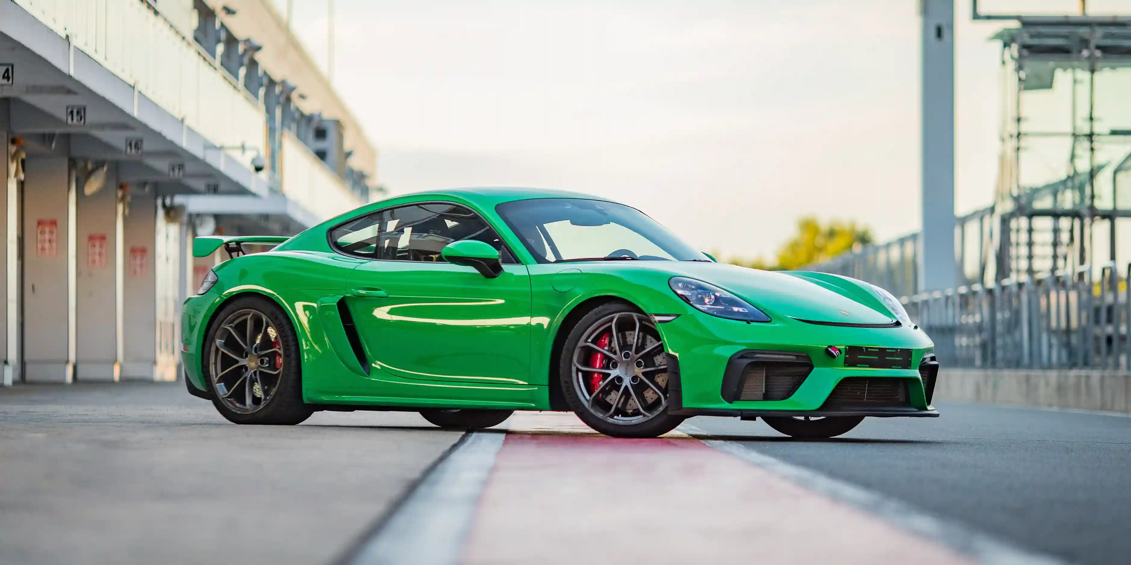 Porsche 718 Cayman GT4