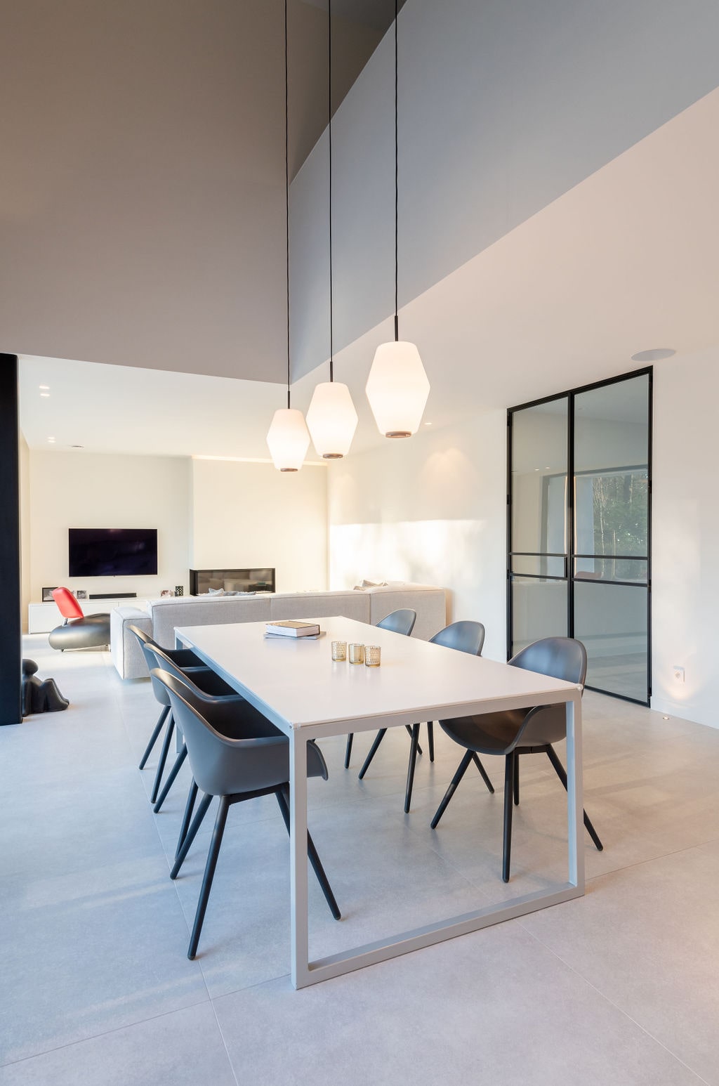 Stijlvolle keuken met moderne verlichting