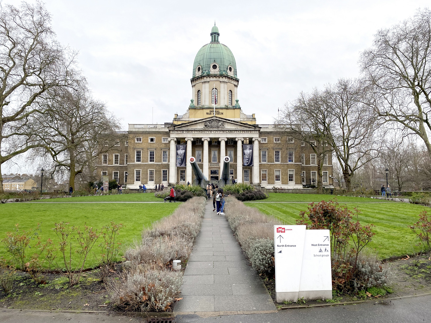 The entrance of the Imperial War Museum